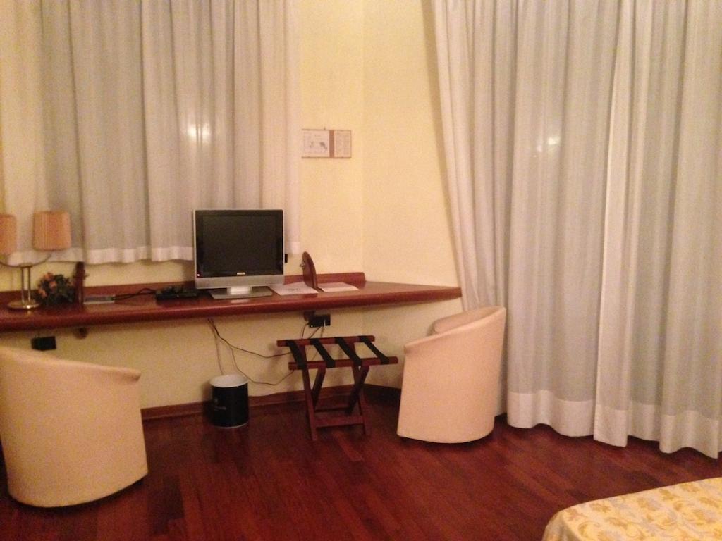Hotel Sirenella Mele Quarto foto