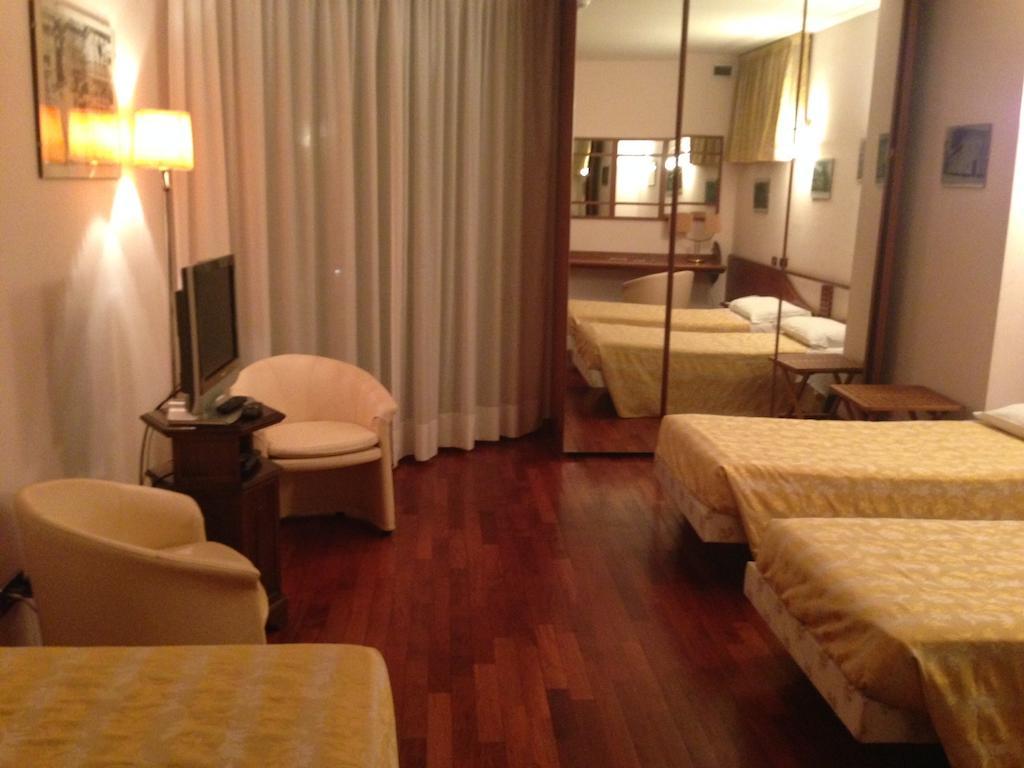 Hotel Sirenella Mele Quarto foto